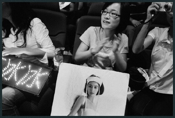 5/51 | Shanghai, China, 2008. Fans of Chinese actress Fan Bing Bing at a screening of her film 'The Road Home'.