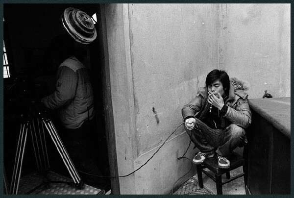 17/51 | Shanghai, China, 2009. Set workers during the filming of TV drama 'The Last Night of Madame Chin'.