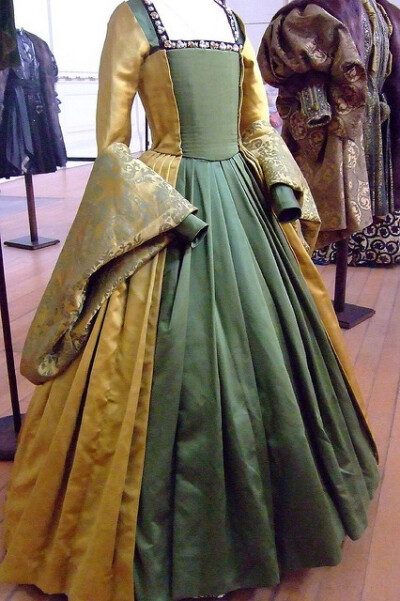 Tudor dress