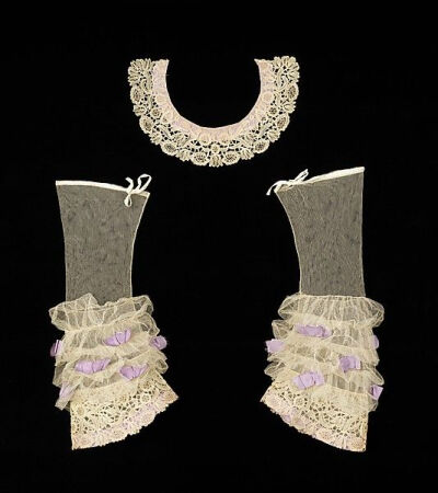 Rare set of linen and silk matching collar and under sleeves, American, circa 1855. Under sleeves styled with four puffings, accented with silk bows. Lace comprises collar and sleeve cuff. Via the MET…