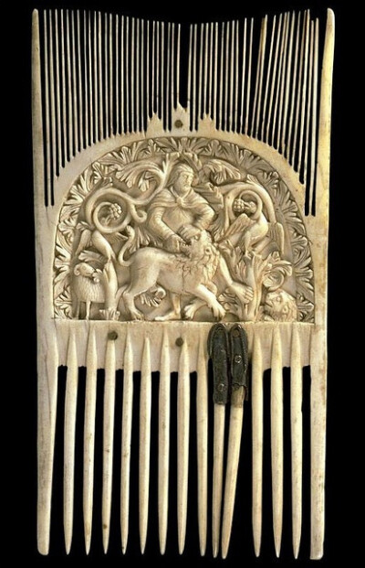 Carolingian ivory comb showing Samson and the Lion, Louvre, 9thc