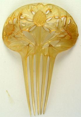 unsigned art nouveau horn comb