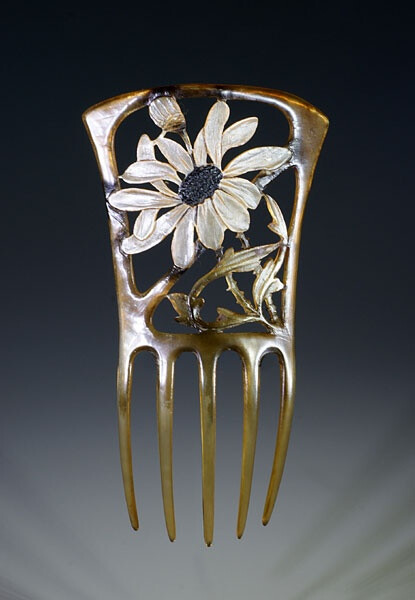 Art Nouveau comb c1905. Giraffe horn comb painted daisy pattern. Signed GIP (Georges Pierre).