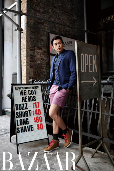 歌手Rain携手某时尚杂志在纽约街头拍摄了一组写真，尽展干练都市男气息。