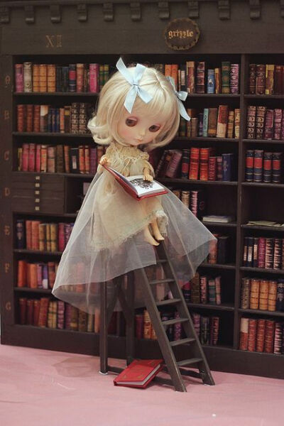 Blythe in the library.