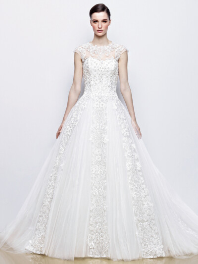 Enzoani 2014 Bridal Collection 本季着重于现代和传统的欧洲设计与高度关注细节相结合，光线和精致的蕾丝图案展现出精致的韵味，集经典与永恒为一身。