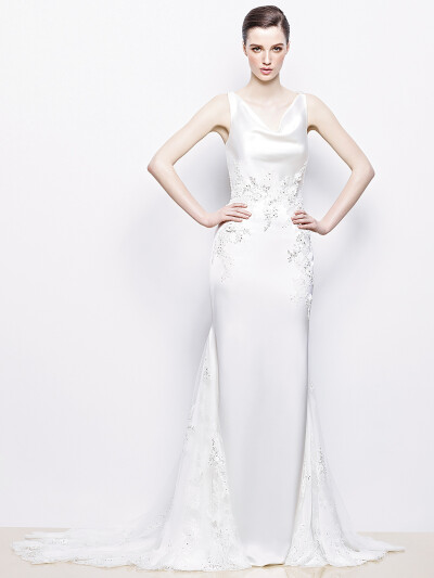 Enzoani 2014 Bridal Collection 本季着重于现代和传统的欧洲设计与高度关注细节相结合，光线和精致的蕾丝图案展现出精致的韵味，集经典与永恒为一身。