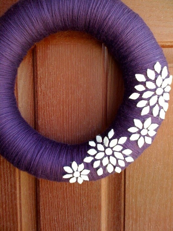 Yarn Wreath with felt flowers