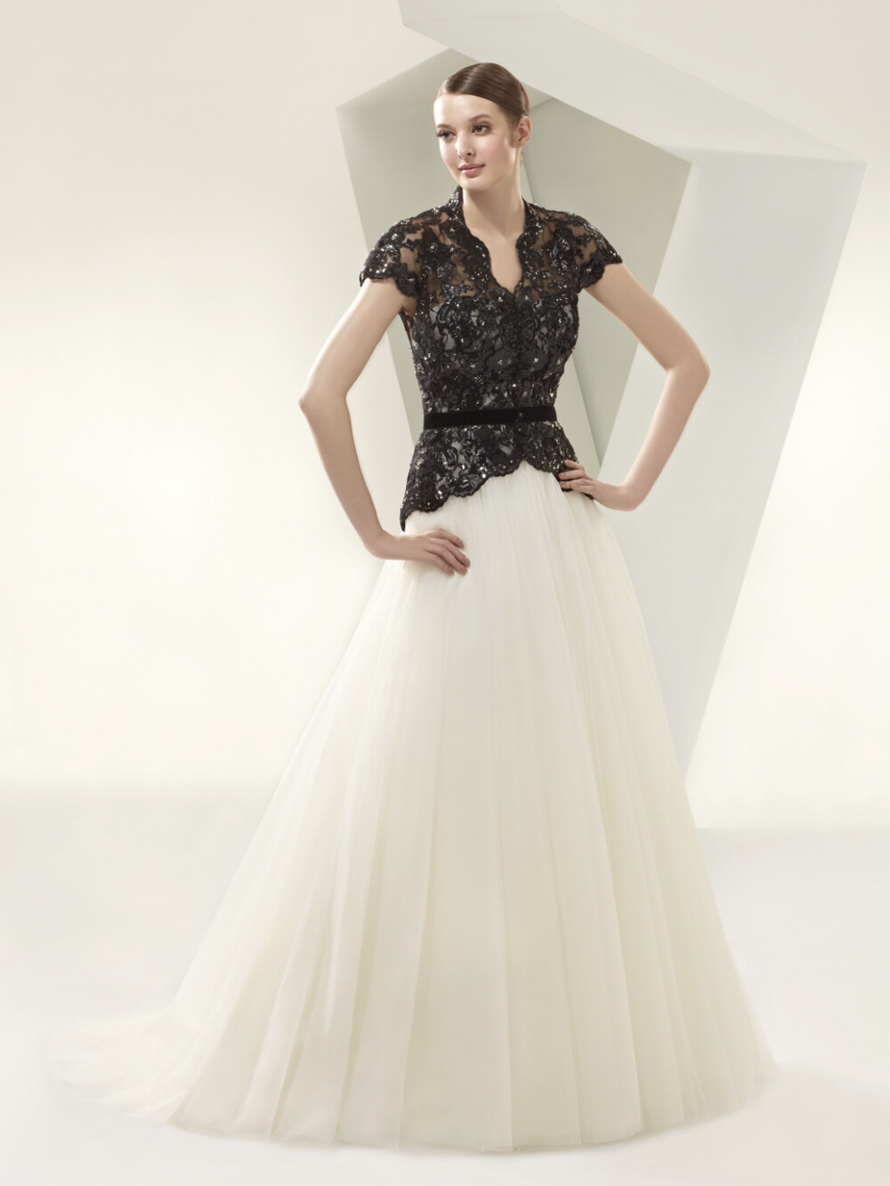 Beautiful（ bt14-5 front view） by Enzoani 2014 collection