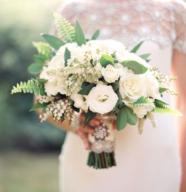 white and gold bouquet via @Green Wedding Shoes / Jen Campbell