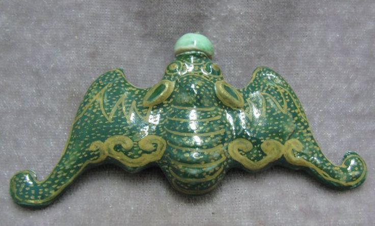 Chinese Carved Porcelain Bat Snuff Bottle, Qing Dynasty