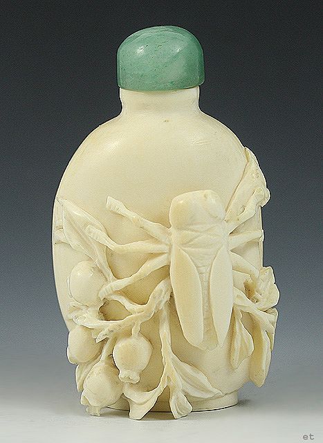 Chinese carved ivory snuff bottle