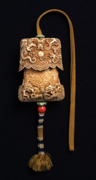 China | Tinder box with dragons; Ivory | Qing dynasty (1644-1912), Reign of the Qianlong Emperor (1736-1795) | ©Asian Art Museum, San Francisco