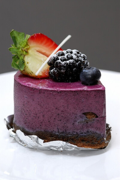 森林系桑葚草莓甜点 茉莉—微薰gorgeous food photography.....probably blackberry or blueberry mousse