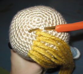 how to add &amp;quot;hair&amp;quot; to your amigurumi dolls