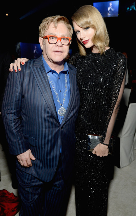 Taylor Swift at the Vanity Fair Oscar Party 。Taylor 出席奥斯卡after party 高清图片……黑色长裙！！高贵！！！