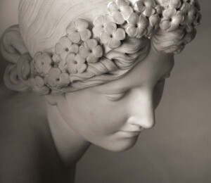 《女神萨耳玛西斯（Salmacis）》 ，François-Joseph Bosio（弗朗索瓦·约瑟夫·波西奥）作品，1826年（卢浮宫）。