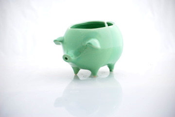 ceramic pig yarn bow...