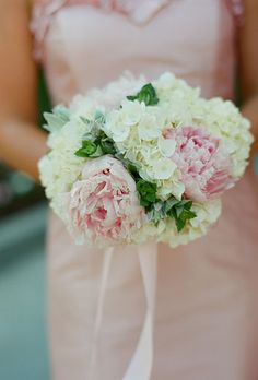 Pink and white bridesmaids bouquet with peonies and hydrangeas (Photo: Kate Headley)