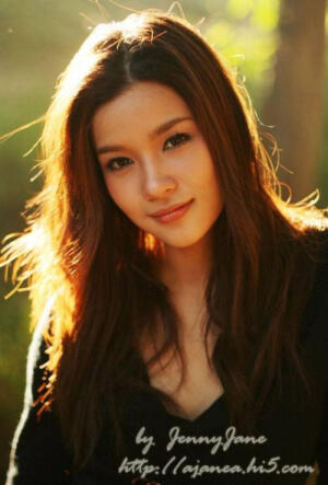 娜拉·宋提查(Vill Wannarot)，泰国当红新生代演艺明星