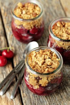 Cherry Crisp in Weck via: My Baking Addiction