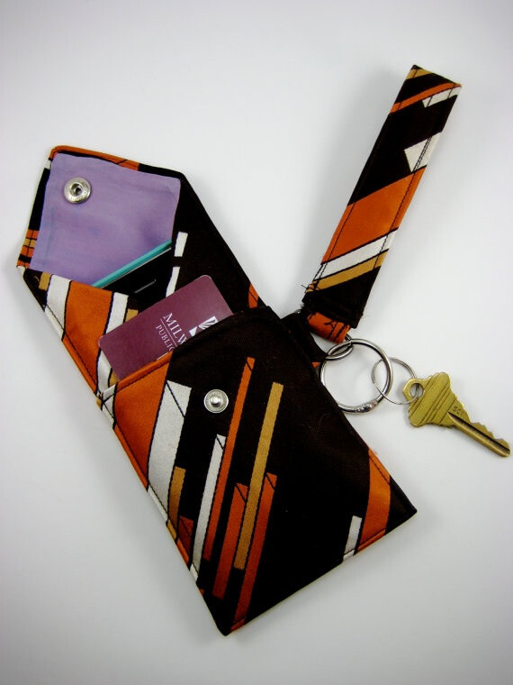 Turn a tie into a clutch!