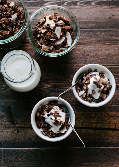 Mocha Coconut Granola | www.kitchenconfidante.com 浓情。巧