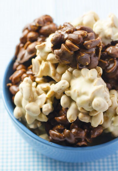 Black &amp;amp; White Peanut Chocolate Clusters - OMG Chocolate Desserts 浓情。巧