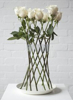 The Crown Vase is a circular flower holder that arranges rigid-stemmed flowers into a beautiful free-standing structure.