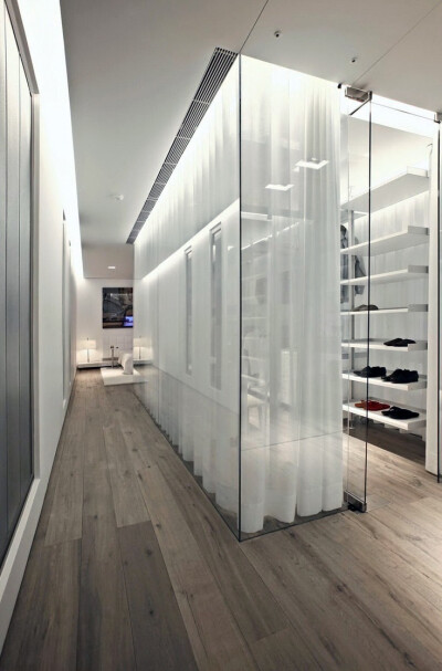 walk-in closet