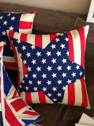 美国星条旗 加厚棉麻抱枕（￥28.00~38.00）