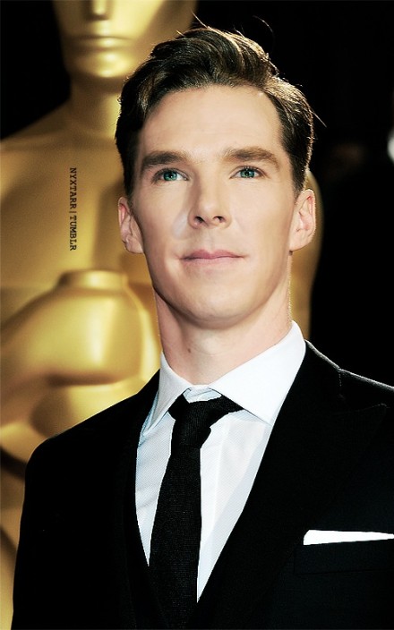 #Benedict Cumberbatch# 最近几天这四张奥斯卡红毯照被转了很多次，作为原PO我解释一下！这是我的PS练习图，4张都是调过的，眼睛的颜色我改了，腿也是拉长的，如果是因为眼睛和长腿才转的，对不起啊。你们上当啦！上当啦！不是原图啊！PS过的啊！#前天因为这几张图被骂了PO才不是因为觉得他丑才修图的#