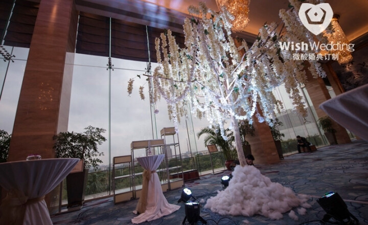 一场相遇，命中注定的爱，开在我们最美的年华。 因为有你，以后的冬天都不会寒冷。 希望这场暖冬主题的婚礼会成为诞生在哈尔滨的你们，一生中永恒而美好的记忆。