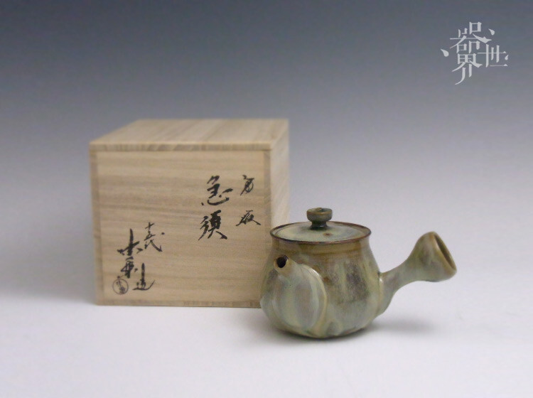 【器世界】精品茶具#日本大师龟田味乐 高取烧正品日式茶具 白釉急须#陶瓷 纯手工 -当代茶会常用的高取烧的茶碗或茶罐充满优雅感又华丽,色彩鲜明。高取烧味乐窑在表现陶土的质感，利用窑火的偶然变化形成的纹样作装饰等方面仍有其一长