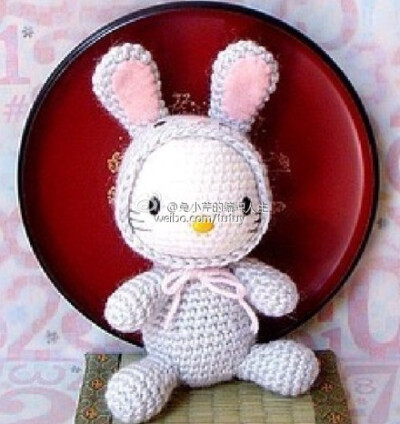 #钩针图解##钩针 图解 HelloKitty 12生肖 兔#之前在群里看到的一套觉得好可爱 好心的群主帮我在手爱下了英文版的 因为自己属兔子就先翻译兔子啦 其他的陆续会翻的
