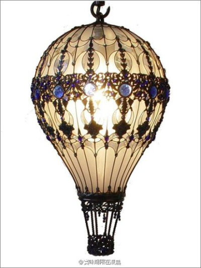 热气球造型的古董灯罩。