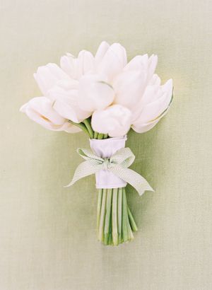 sweet tulip bouquet | Katie Stoops #wedding