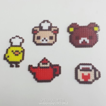 周五就是要轻松。#拼豆可以这样玩##perler beads##拼拼豆豆##拼豆# 在想，什么样的人就是要和什么样的人在一起，这件事有时也是挺有趣的。周末愉快。 毛毡共和*高端进口EVA软拼拼豆豆哈玛珠2.6mm74色PERLERHAMABEADS