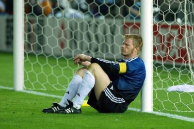 你不看足球，所以你不会知道那2002年的世界杯，为什么胜利属于大罗光荣属于卡恩
