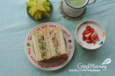 土豆泥三明治，草莓酸奶，抹茶拿铁，杨桃