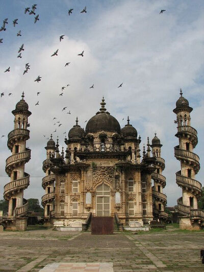 Mohabbat Maqabara Palace in Junagadh, Gujarat, India (by caywinoo).