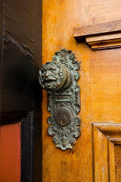 detail :: door knob