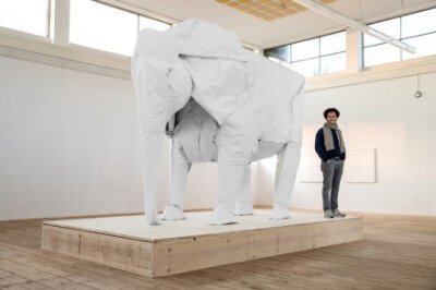 13年12月的时候，我向大家介绍了瑞士折纸大师Sipho Mabona的作品，并宣传了他在众筹平台上的项目 “用125平方米的正方形纸张制作出一头如现实般大小的大象模型。”（见：http://weibo.com/3931672306/AotNjE52b）～…