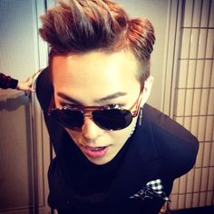 G-Dragon's Instagram and Twitter Updates (140218) : a big head picture