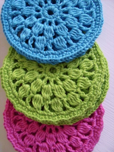 Round Crochet Coasters from CasaDiAries