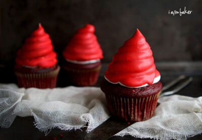 Red Velvet High Hat Cupcakes -- pretty