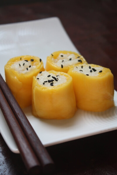 Mango and Thai Coconut Sticky Rice 'Sushi'