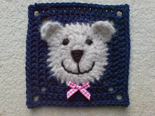 Free Fluffy Bear Face Square Pattern - would make a cute baby afghan!