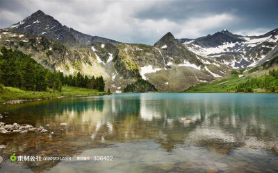 湖泊河流雪山山脉高清桌面图片素材