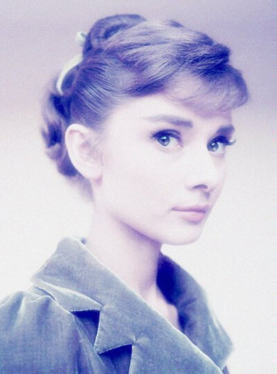 奥黛丽·凯瑟琳·范·赫姆斯特拉·赫本-鲁斯顿（Audrey Kathleen van Heemstra Hepburn-Ruston）